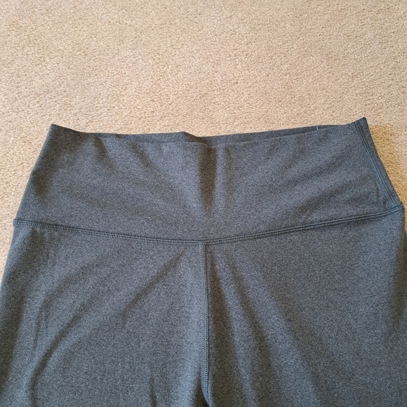 Aerie Grey Leggings Size Large Cropped Capri Chill Play Move American Eagle - Picture 2 of 8